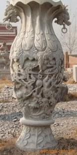 石雕工艺品与花瓶 艺术与实用的完美融合